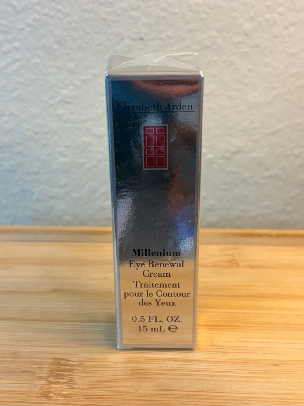 Elizabeth Arden Eye Renewal Cream - Silver and Red Accents